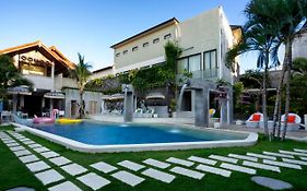 18 Suite Villa Loft Kuta Bali